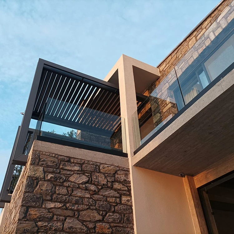 Mani Suites